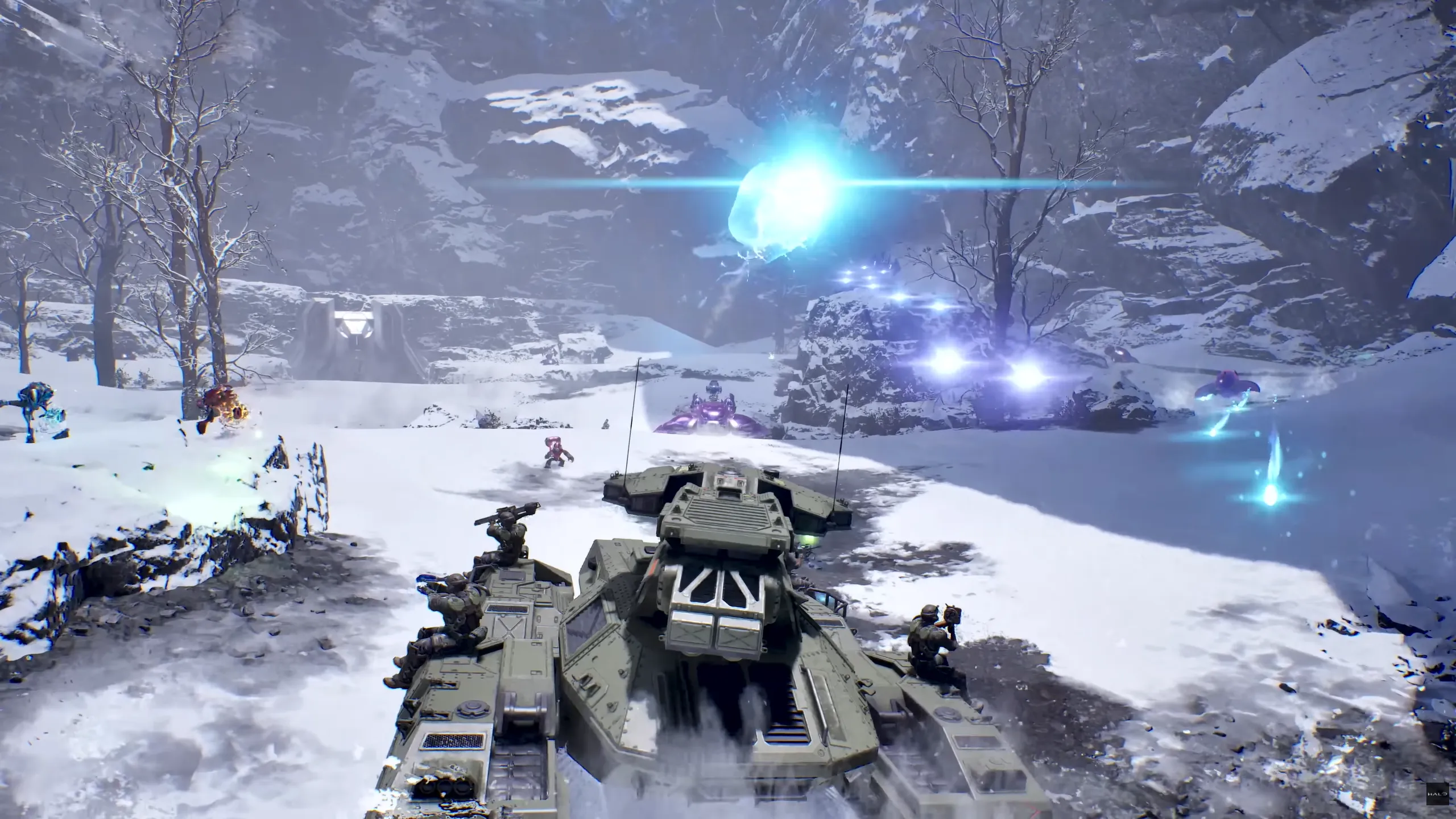 Halo Campaign Evolved campaign battle with Scorpion tank fighting Covenant forces